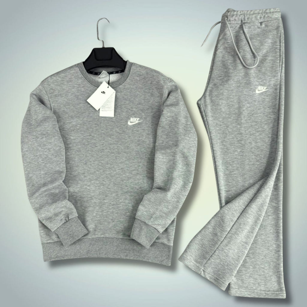 Nike Club Muški Sportski Set. Klasično Sivo