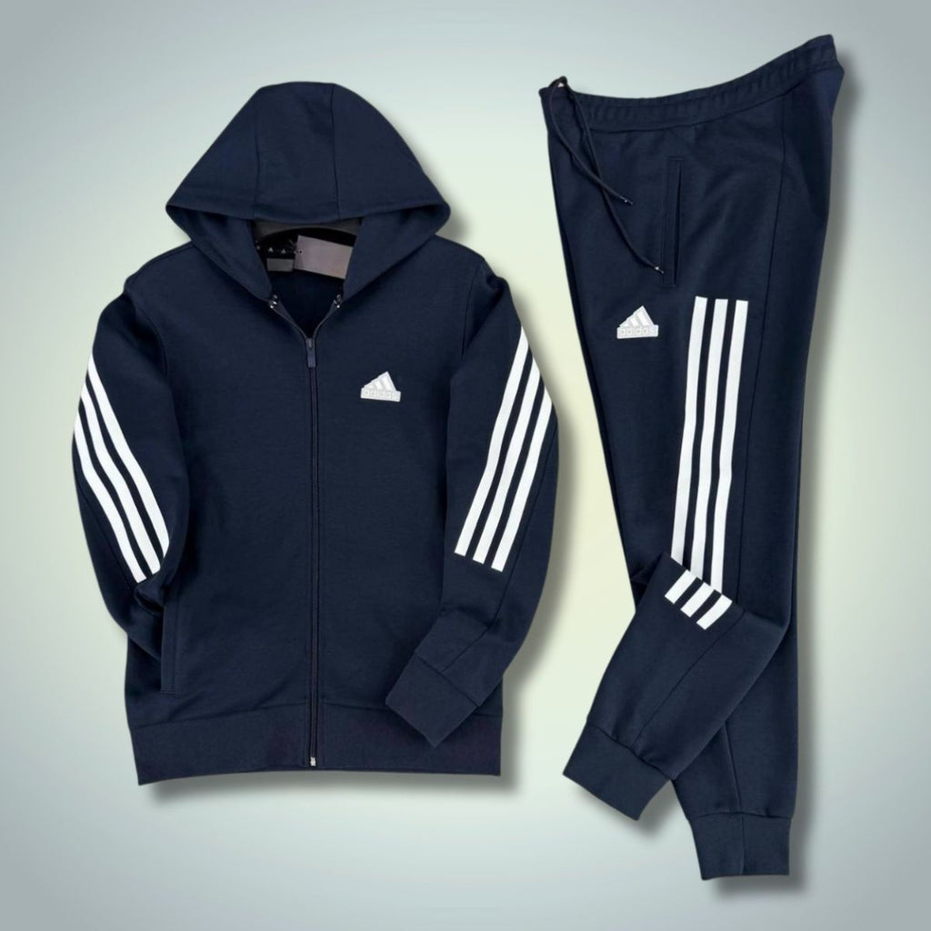 Adidas muška trenirka 2025, okomite pruge, tamnoplava. Premium kvaliteta
