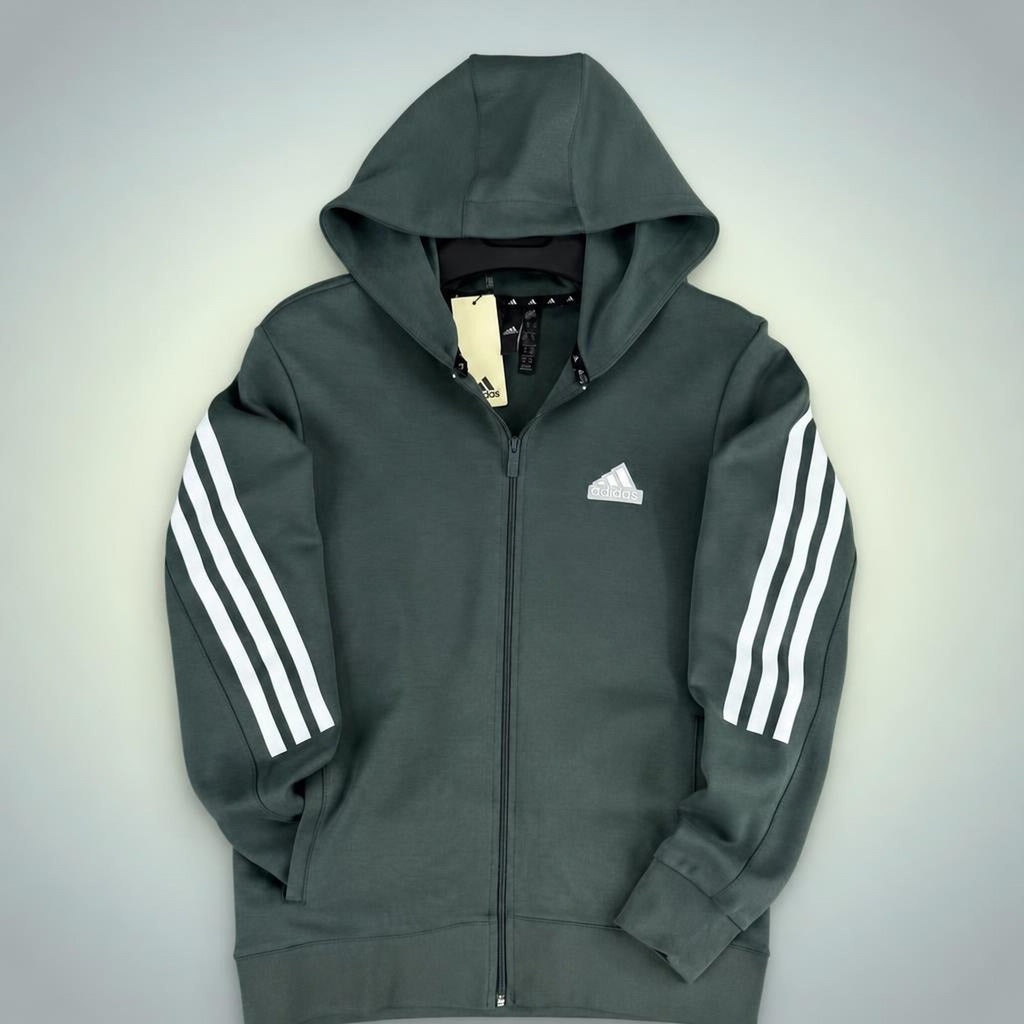 Adidas muški hoodie s kapuljačom, tri pruge, kaduljasto zelena. Premium kvaliteta
