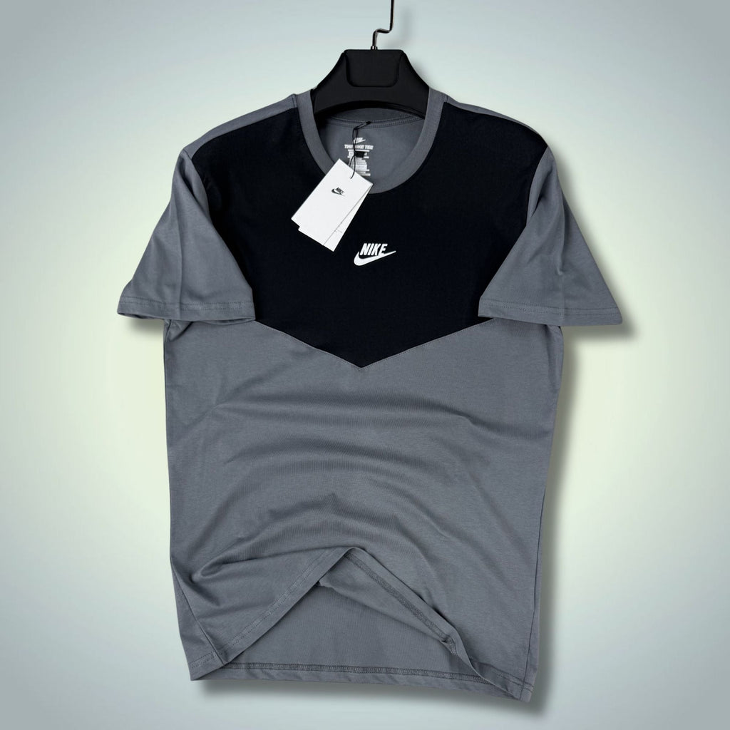 Muška tamnoplava Nike Tech Fleece majica. Model 2026. Premium kvaliteta