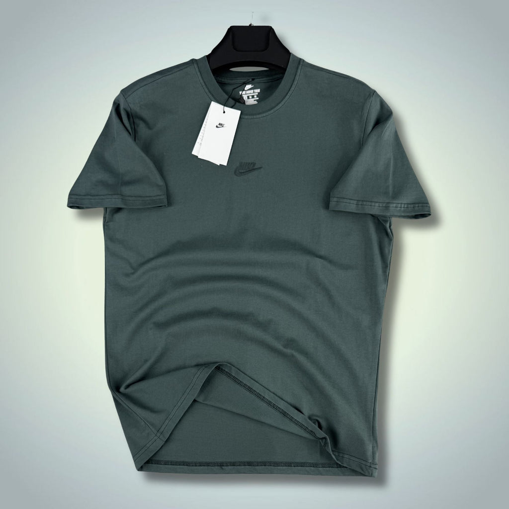 Muška vrtno zelena klasična Nike majica. Premium kvaliteta