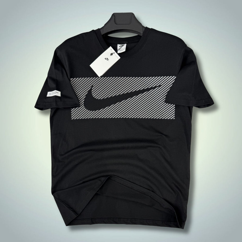 Muška crna Nike Performance majica. Premium kvaliteta