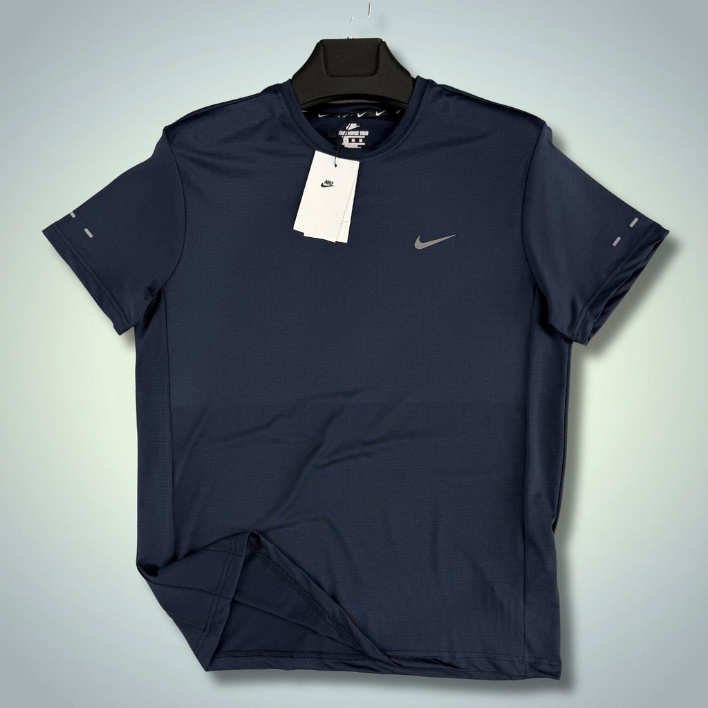 Muška sportska tamnoplava majica Nike. Premium kvaliteta
