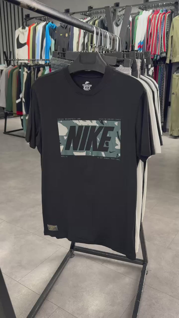 Nike muški set sa kratkim hlačama, Camo print, crno - sivi. Vrhunska kvaliteta