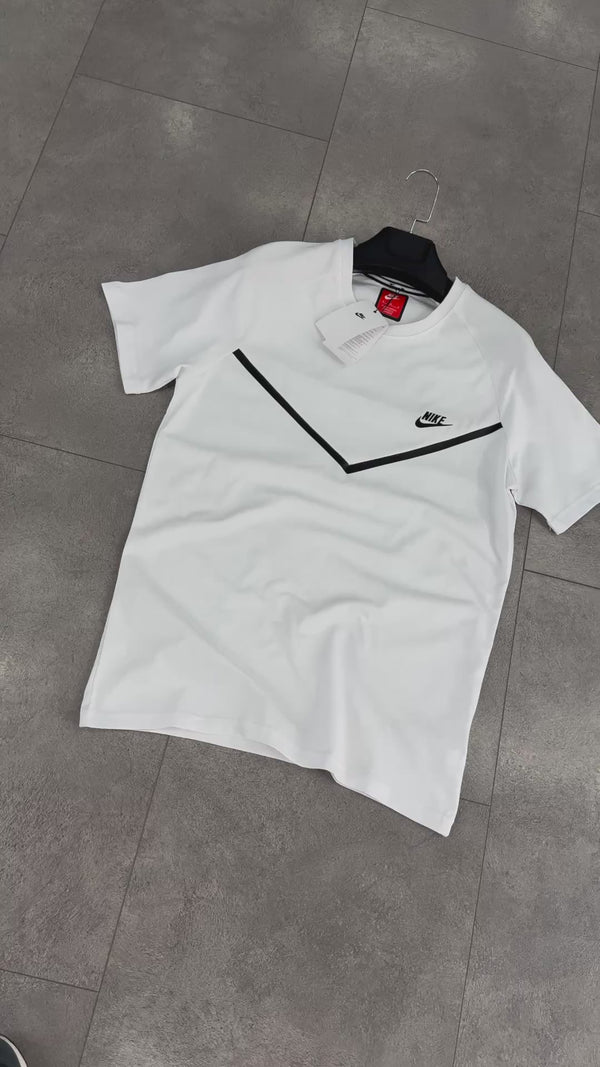 Dječja majica Nike Tech Fleece, prljavobijela. Model 2024. Vrhunska kvaliteta